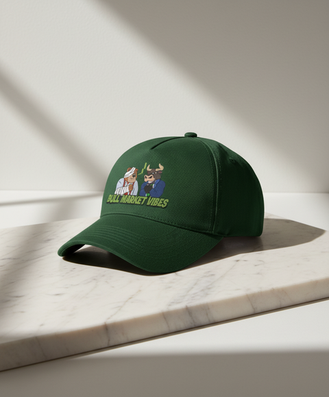 Bull Market Vibes groen petje op marmer etalage